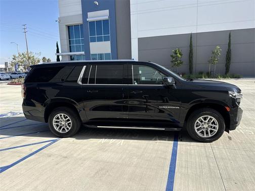 2024 Chevrolet Suburban LT