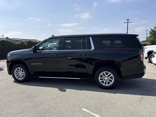 2024 Chevrolet Suburban LT
