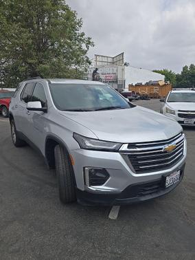 Silver Ice Metallic 2022 Chevrolet Traverse LT Cloth