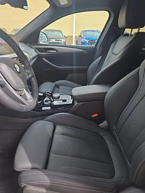 2025 BMW X4 xDrive30i