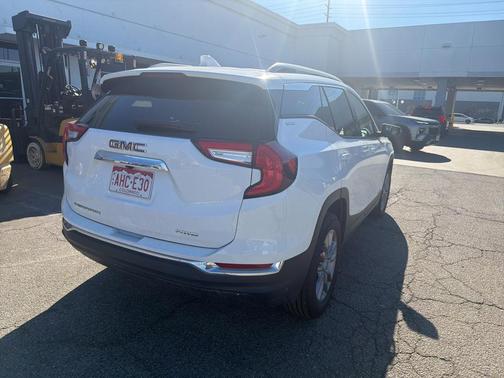 2024 GMC Terrain SLT