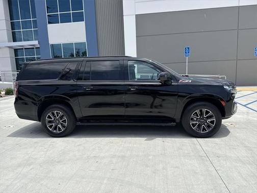 2022 Chevrolet Suburban 4WD Z71