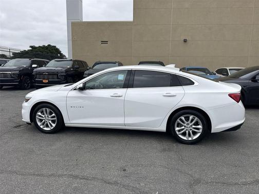 Summit White 2018 Chevrolet Malibu LT
