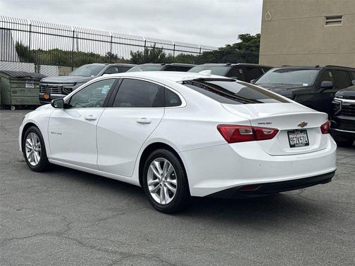 Summit White 2018 Chevrolet Malibu LT