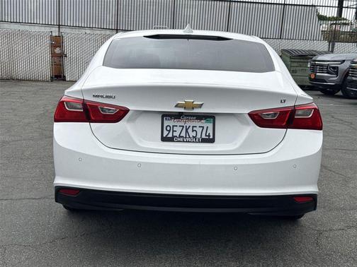 Summit White 2018 Chevrolet Malibu LT