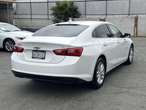 Summit White 2018 Chevrolet Malibu LT