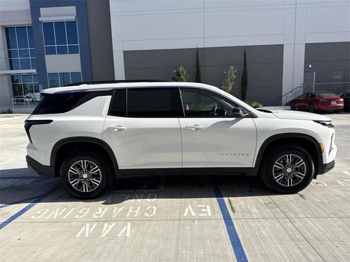 2024 Chevrolet Traverse LT