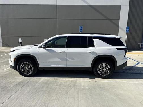 2024 Chevrolet Traverse LT