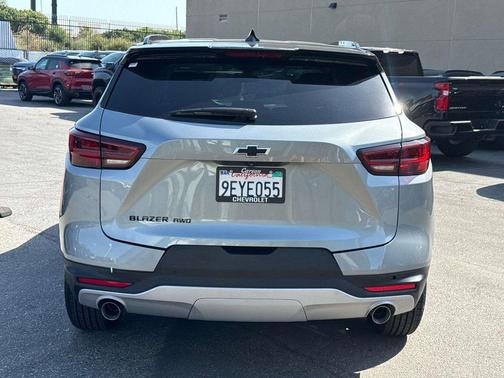 Sterling Gray Metallic 2025 Chevrolet Blazer 2LT