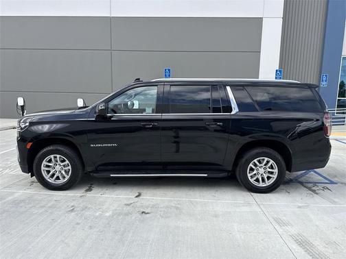 2024 Chevrolet Suburban LT