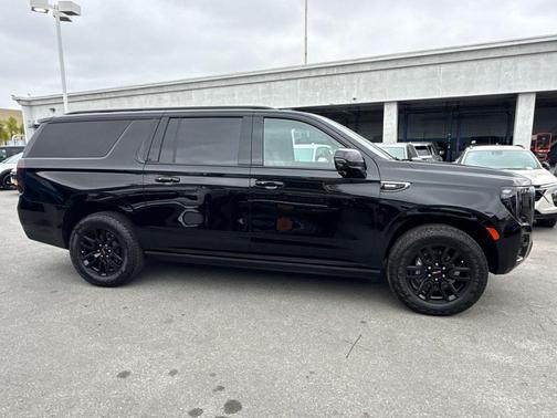 Onyx Black 2023 GMC Yukon XL 4WD AT4