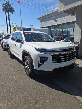 2024 Chevrolet Traverse LT