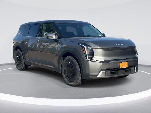 Pebble Gray 2024 Kia EV9 Light Long Range