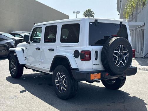 2025 Jeep Wrangler 4-Door Sahara 4x4