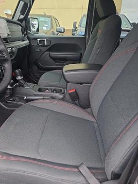 Granite Crystal Metallic Clearcoat 2025 Jeep Wrangler Rubicon