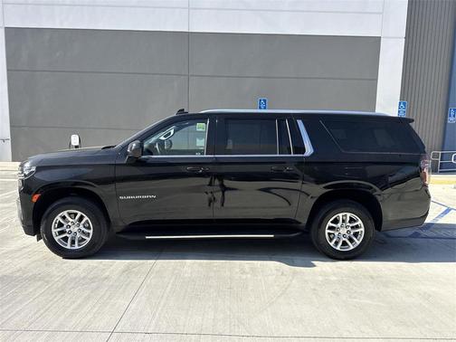 2024 Chevrolet Suburban LT