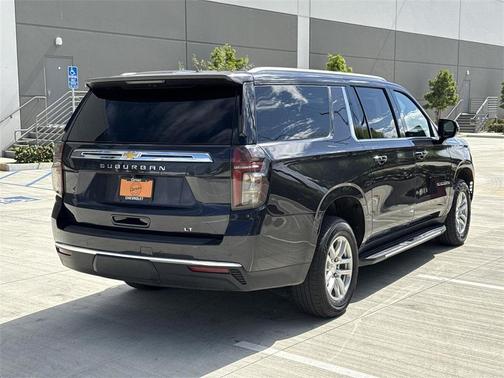 2023 Chevrolet Suburban LT