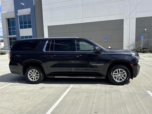 2023 Chevrolet Suburban LT