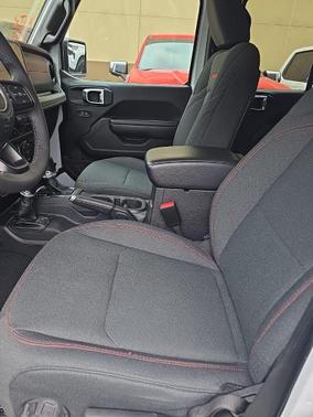 Bright White Clearcoat 2025 Jeep Wrangler Rubicon