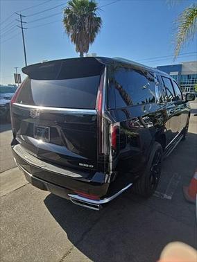 2023 Cadillac Escalade ESV Luxury