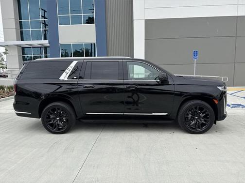 2023 Cadillac Escalade ESV Luxury