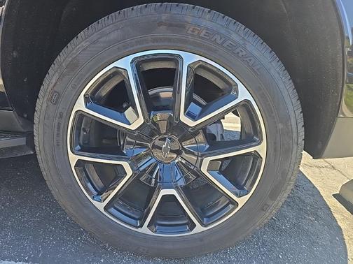 2024 Chevrolet Suburban RST