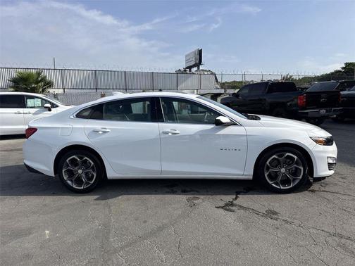Summit White 2023 Chevrolet Malibu FWD 1LT