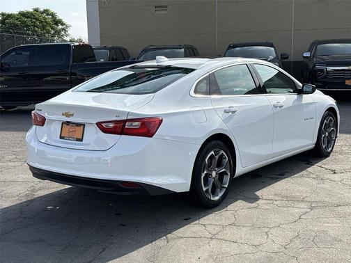 Summit White 2023 Chevrolet Malibu FWD 1LT