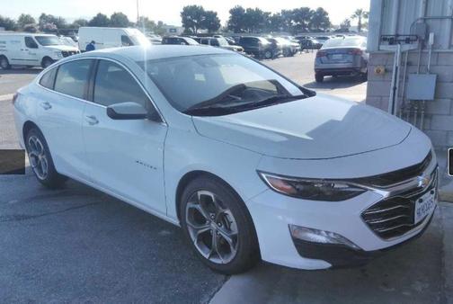 Summit White 2024 Chevrolet Malibu FWD 1LT