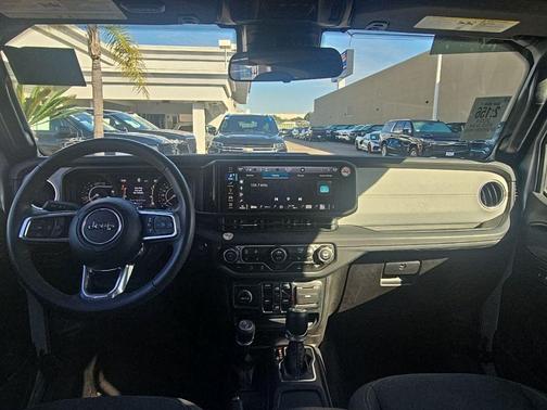 2024 Jeep Wrangler 4-Door Sahara 4x4