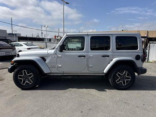 2024 Jeep Wrangler 4-Door Sahara 4x4