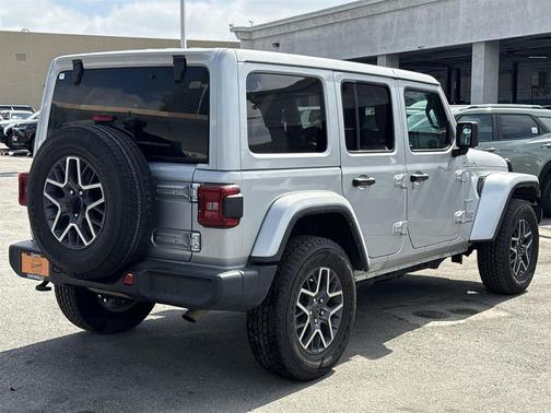 2024 Jeep Wrangler 4-Door Sahara 4x4