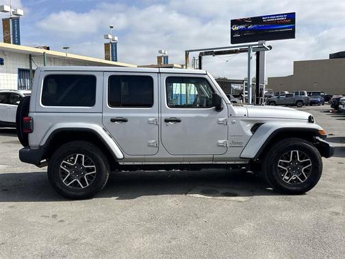 2024 Jeep Wrangler 4-Door Sahara 4x4