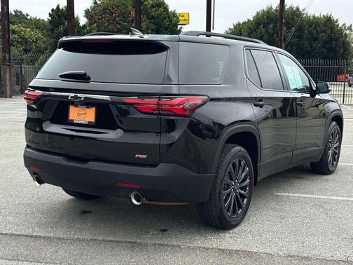 Mosaic Black Metallic 2023 Chevrolet Traverse RS