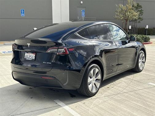 2023 Tesla Model Y Long Range Dual Motor All-Wheel Drive