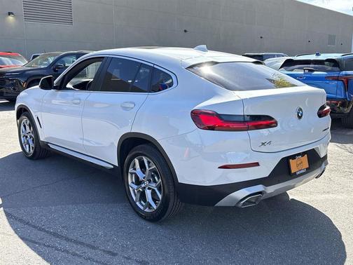 Alpine White 2025 BMW X4 xDrive30i