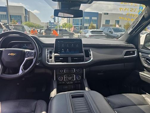 2023 Chevrolet Suburban LT
