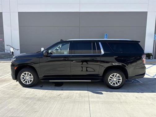 2024 Chevrolet Suburban LT