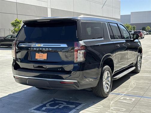 2024 Chevrolet Suburban LT