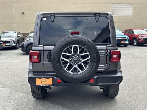 Granite Crystal Metallic Clearcoat 2025 Jeep Wrangler 4-Door Sahara 4x4