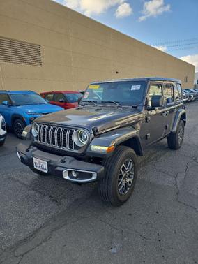 Granite Crystal Metallic Clearcoat 2025 Jeep Wrangler 4-Door Sahara 4x4