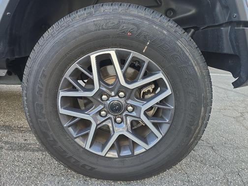 Granite Crystal Metallic Clearcoat 2025 Jeep Wrangler 4-Door Sahara 4x4