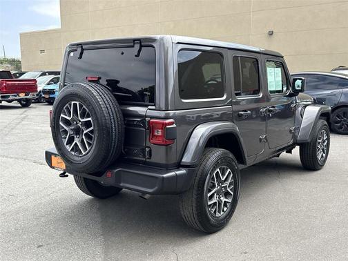 Granite Crystal Metallic Clearcoat 2025 Jeep Wrangler 4-Door Sahara 4x4