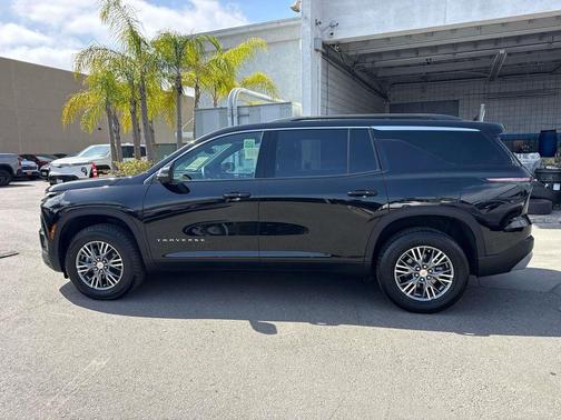 Mosaic Black Metallic 2024 Chevrolet Traverse LT