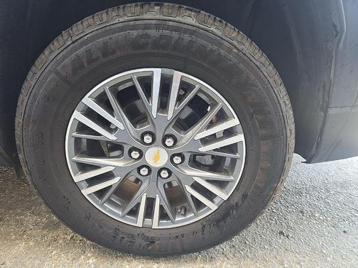 Mosaic Black Metallic 2024 Chevrolet Traverse LT