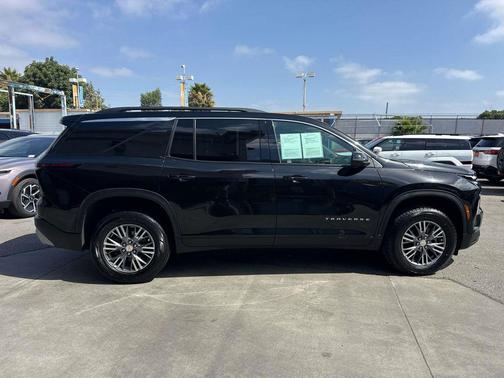 Mosaic Black Metallic 2024 Chevrolet Traverse LT