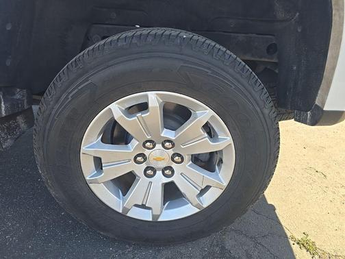 Summit White 2022 Chevrolet Colorado LT