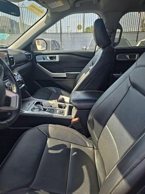 ICONIC SILVER METALLIC 2023 Ford Explorer Limited