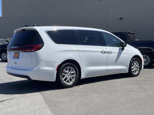 Bright White Clearcoat 2024 Chrysler Pacifica Touring L