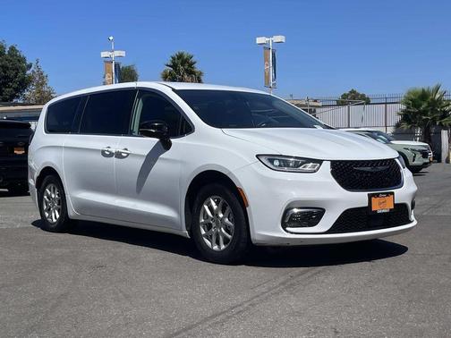 Bright White Clearcoat 2024 Chrysler Pacifica Touring L
